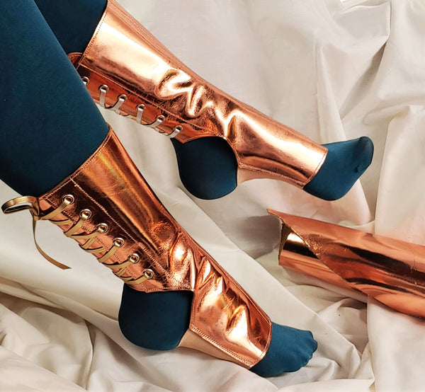 ROSE GOLD mirror-metallic Short Aerial gaiters