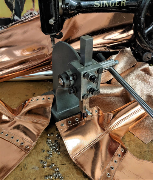 ROSE GOLD mirror-metallic Short Aerial gaiters