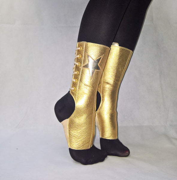 Short Aerial boots in GOLD w/ Star